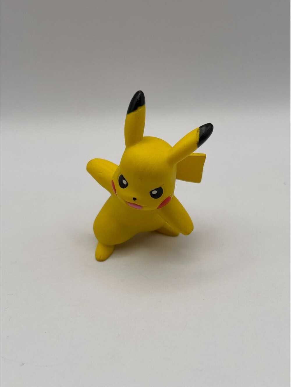 TOMY Pokemon Pikachu Mini PVC Figure Battle Pose ©Nintendo Yellow China Used